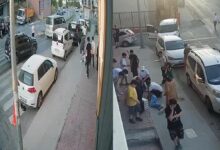minibusle gelen kume tekme tokat saldirdi guvenlik kamerasi her seyi kaydetti ru7KuIFc
