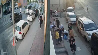 minibusle gelen kume tekme tokat saldirdi guvenlik kamerasi her seyi kaydetti ru7KuIFc