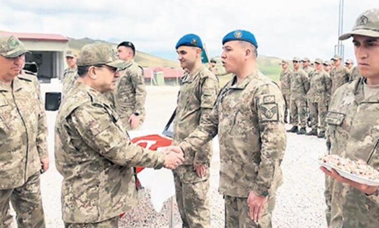 Orgeneral Bayraktaroğlu, Mehmetçik ile bayramlaştı 1 orgeneral bayraktaroglu mehmetcik ile bayramlasti HghJcsJK