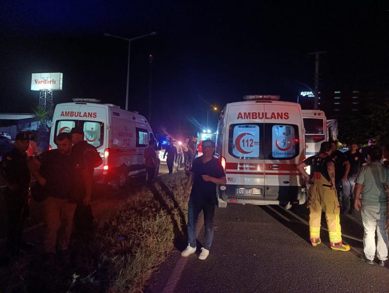Personel servis minibüsü, park halindeki TIR’a çarptı: 5’i ağır, 20 yaralı 5 personel servis minibusu park halindeki tira carpti 5i agir 20 yarali 3 IenABR7N