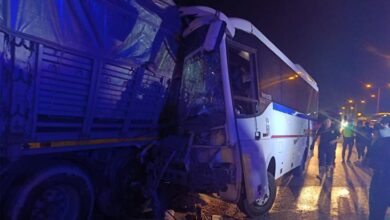 personel servis minibusu park halindeki tira carpti 5i agir 20 yarali NR5uU7ff