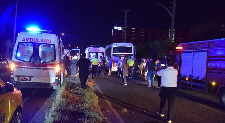 Personel servisi park halindeki TIR'a çarptı! Yaralılar var 2 personel servisi park halindeki tira carpti yaralilar var 0 chjiKr1I