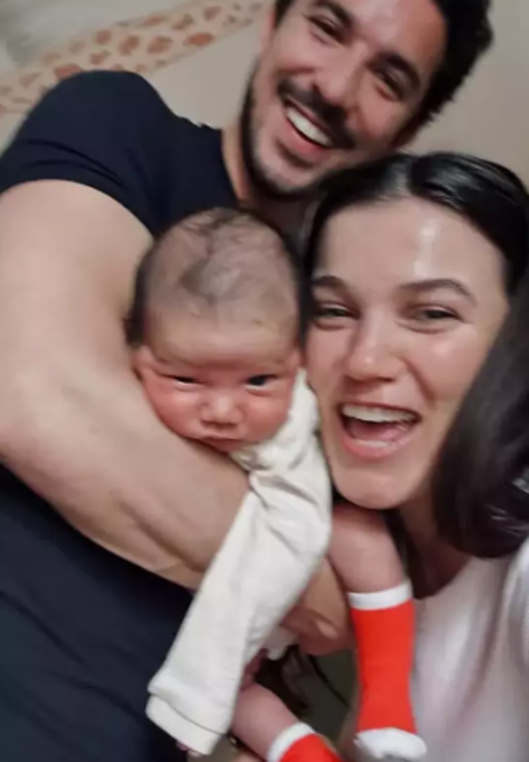 Pınar Deniz'den iki ay evvel kucağına aldığı oğluyla yeni poz! 2 pinar denizden iki ay evvel kucagina aldigi ogluyla yeni poz 0 UFONC9Ie