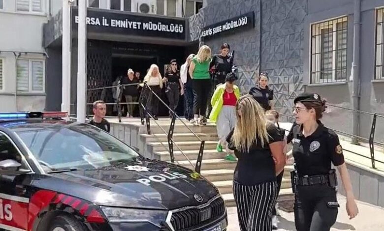 Saatliği 7 bin TL! Fuhuş skandalında yeni detaylar! Birinci defa gelen müşteriden şok istek 1 saatligi 7 bin tl fuhus skandalinda yeni detaylar birinci defa gelen musteriden sok istek Yd82HHEW