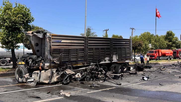 Sakarya'da fecî kaza! Üç TIR birbirine girdi 6 sakaryada fec kaza uc tir birbirine girdi 4 4BaaBOeE