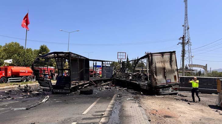 Sakarya'da fecî kaza! Üç TIR birbirine girdi 7 sakaryada fec kaza uc tir birbirine girdi 5 2HhOT2Be
