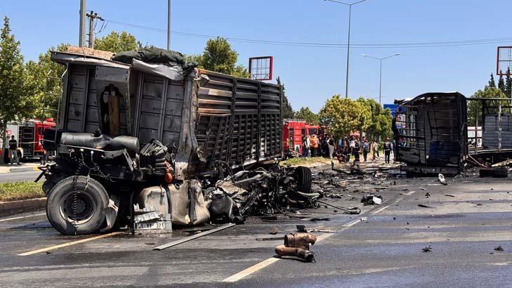 Sakarya'da fecî kaza! Üç TIR birbirine girdi 9 sakaryada fec kaza uc tir birbirine girdi 7