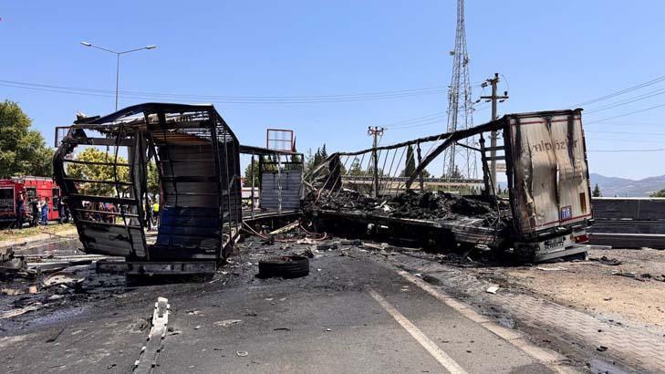Sakarya'da fecî kaza! Üç TIR birbirine girdi 10 sakaryada fec kaza uc tir birbirine girdi 8 FNsitnJw