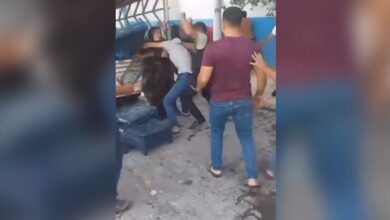 semt pazari savas alanina dondu bayan ve pazarci kasalarla birbirine girdi MlzdAhLz