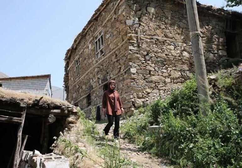 Şimdi 23 yaşında: Gittiğim kurumlarda kapılar sonuna kadar açılıyor 2 simdi 23 yasinda gittigim kurumlarda kapilar sonuna kadar aciliyor 0 b22M8J2u