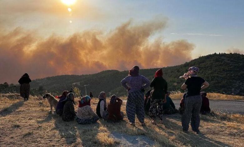 Son dakika... Yangınlarda son durum! Manisa'da 10 mahalle boşaltıldı, müdahale devam ediyor 1 son dakika yanginlarda son durum manisada 10 mahalle bosaltildi mudahale devam ediyor aDVH7mYm