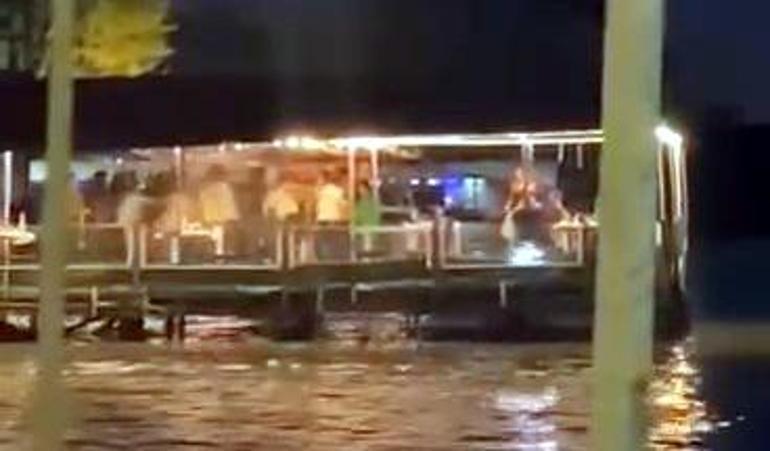 Taksicilerin müşteri alma hengamesi: Yumruk atıp yerde sürüklediler 5 taksicilerin musteri alma hengamesi yumruk atip yerde suruklediler 3