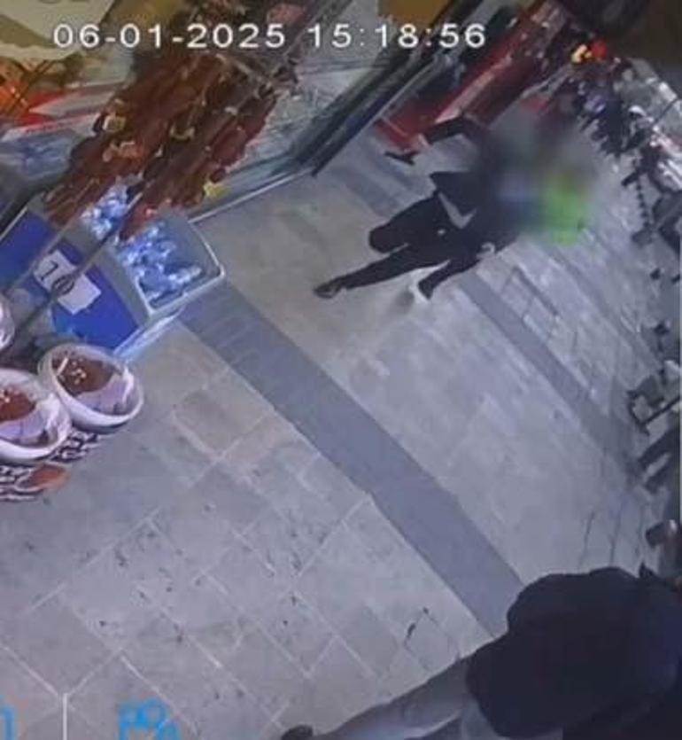 Yakalanacağını anladı, polise silah doğrulttu! Vefatına takip kamerada 3 yakalanacagini anladi polise silah dogrulttu vefatina takip kamerada 1 4mmh4Ykj