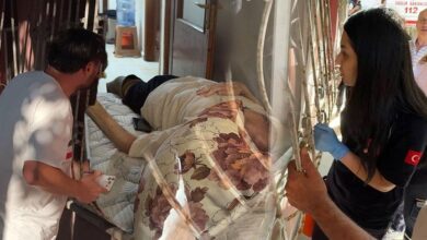 yasli babasina soyledikleri herkesi soke etti acayip bir yaratik oldun seni mevte terk ediyorum sYuz7ZkC