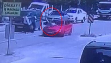 yola ansizin cikan cocuga araba carpti kaza ani kamerada uu9HeAkW