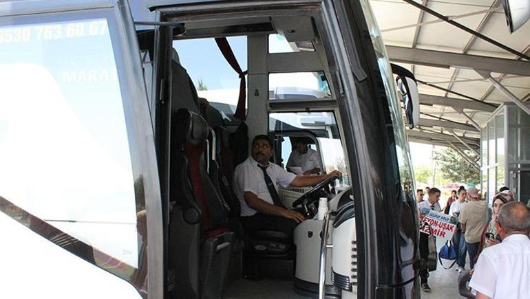 Yolcu sandığı sivil komiser ceza kesti: Direksiyonda telefona yakalandı 2 yolcu sandigi sivil komiser ceza kesti direksiyonda telefona yakalandi 0 TzcgmiZ4
