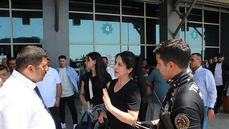 Yolcu sandığı sivil komiser ceza kesti: Direksiyonda telefona yakalandı 4 yolcu sandigi sivil komiser ceza kesti direksiyonda telefona yakalandi 2 adgDccLS
