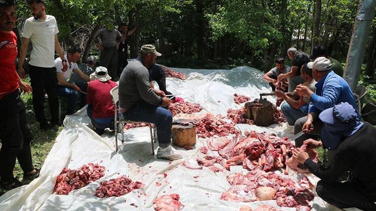 zengin fakir ayrimi yok koyde asirlik bayram gelenegi herkes meydana akin etti 0 8tkJ1PKj