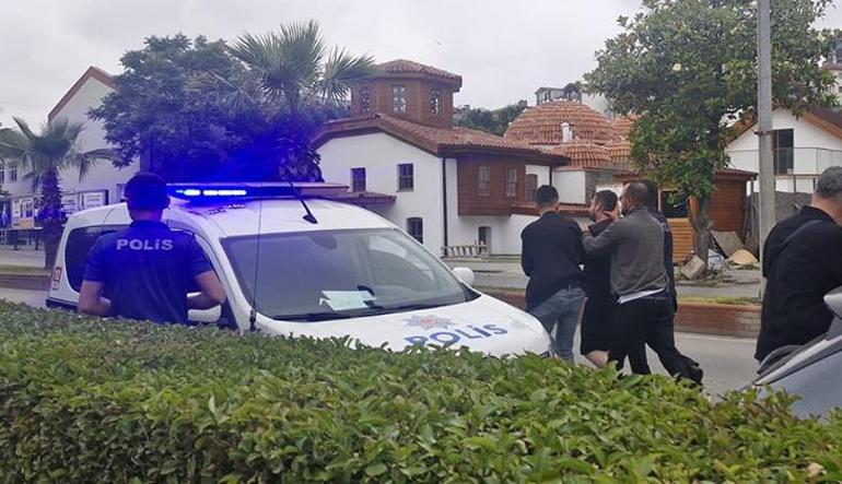 Zonguldak'ta maganda dehşeti! Gül vermek istedi, reddedilince bıçak gösterdi 3 zonguldakta maganda dehseti gul vermek istedi reddedilince bicak gosterdi 1 9Et2mEFI