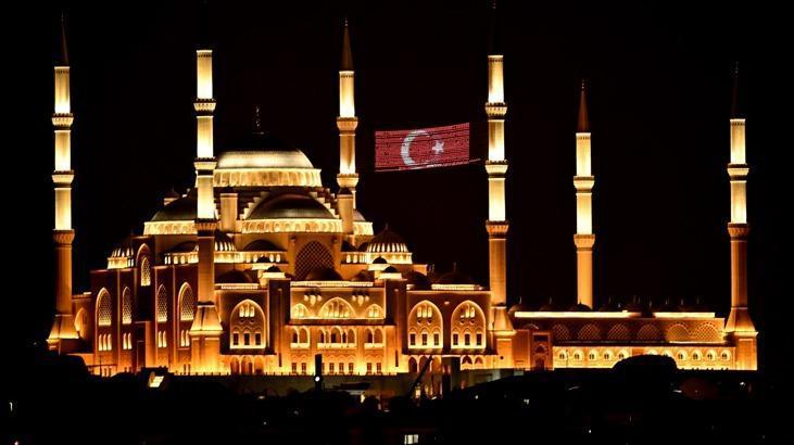 15 Temmuz direnişinin 9. yıl dönümünde 90 bin mescitte selalar okundu 1 15 temmuz direnisinin 9 yil donumunde 90 bin mescitte selalar okundu JN8vKicF