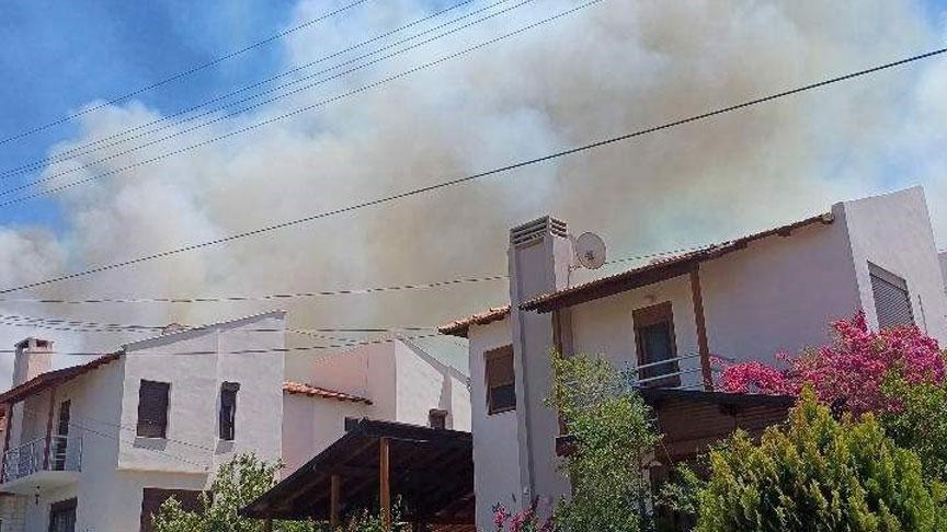 3 vilayette orman yangını yine başladı! Alevler yerleşim yerlerine ilerliyor