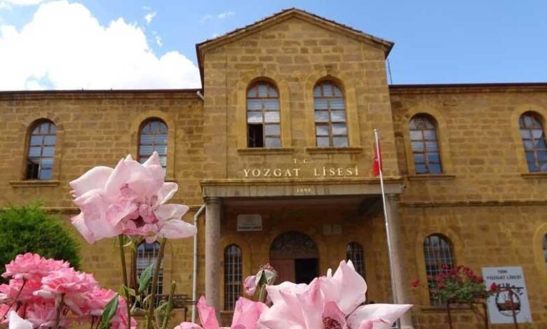 Abdülhamid tarafından yaptırıldı! Tam 130 yıllık: Bu lisenin mezunları şaşırtıyor 1 abdulhamid tarafindan yaptirildi tam 130 yillik bu lisenin mezunlari sasirtiyor nENQV8qd