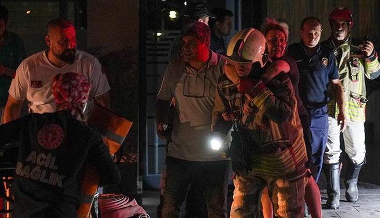 Ankara'da endişe dolu anlar! 26 katlı binada yangın: 3 kişi hayatını kaybetti 2 ankarada endise dolu anlar 26 katli binada yangin 3 kisi hayatini kaybetti 0 2H3ElXN5