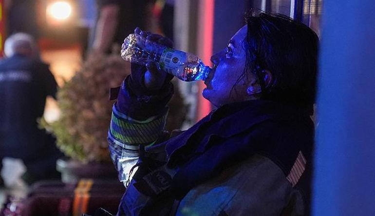 Ankara'da endişe dolu anlar! 26 katlı binada yangın: 3 kişi hayatını kaybetti 3 ankarada endise dolu anlar 26 katli binada yangin 3 kisi hayatini kaybetti 1 zyjgaDBD