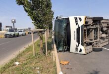 askeri calisani tasiyan servis devrildi 13 yarali 32JBte7B