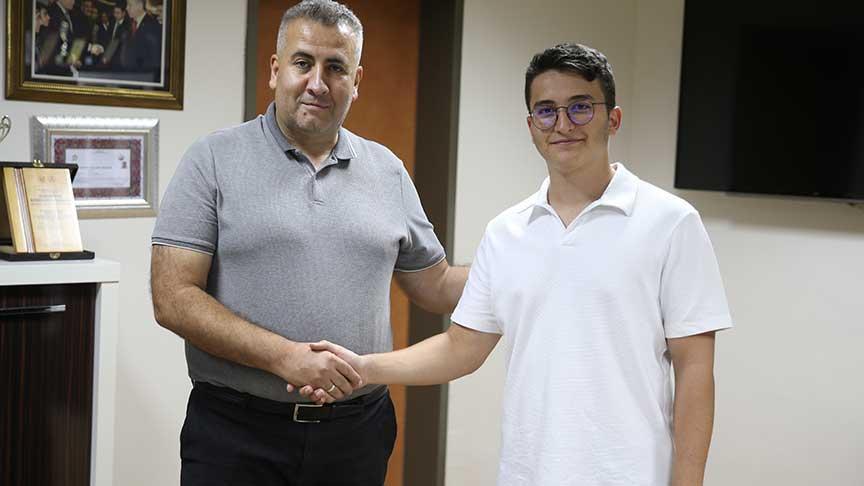 AYT sayısal Türkiye birincisi Serhat Kuruş muvaffakiyetinin sırrını açıkladı: Dışarıya da çıktım, televizyon da izledim