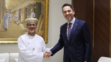 bakan bayraktar umman yatirim otoritesi lideri al murshidi ile bir ortaya geldi F4hiKVlx