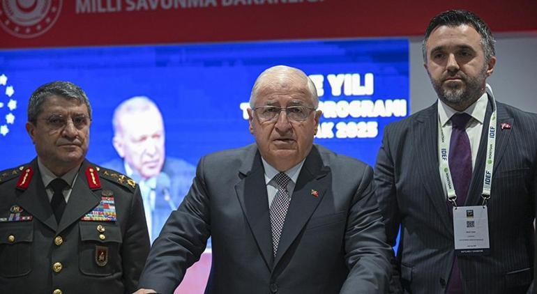 Bakan Güler IDEF 2025'te 'Aile Yılı Standı'nı ziyaret etti 2 bakan guler idef 2025te aile yili standini ziyaret etti 0 eUFT2yzX
