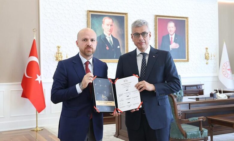 bakan memisoglu ilim yayma vakfi mutevelli heyeti baskani bilal erdogan ile bir ortaya geldi 5dBV8Jel