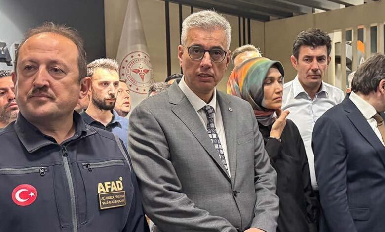 bakan memisoglu orman yangininda yaralananlari hastanede ziyaret etti MVnvhDiS