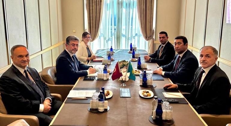 Bakan Yumaklı ile Kazak mevkidaşı Saparov bir ortaya geldi 2 bakan yumakli ile kazak mevkidasi saparov bir ortaya geldi 0 sVHWyKz9