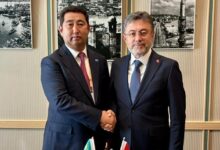 bakan yumakli ile kazak mevkidasi saparov bir ortaya geldi inDQPQKd