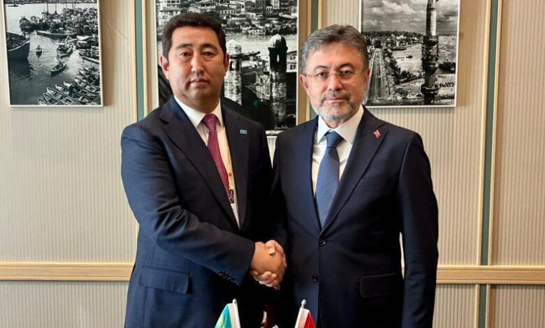 Bakan Yumaklı ile Kazak mevkidaşı Saparov bir ortaya geldi 1 bakan yumakli ile kazak mevkidasi saparov bir ortaya geldi inDQPQKd