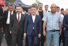 bakan yumaklidan orman yangini sehitlerinden kocamanin ailesine taziye ziyareti dtTN7qAi