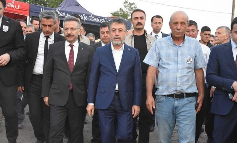 bakan yumaklidan orman yangini sehitlerinden kocamanin ailesine taziye ziyareti dtTN7qAi