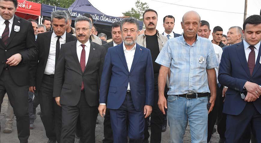 Bakan Yumaklı’dan orman yangını şehitlerinden Kocaman’ın ailesine taziye ziyareti