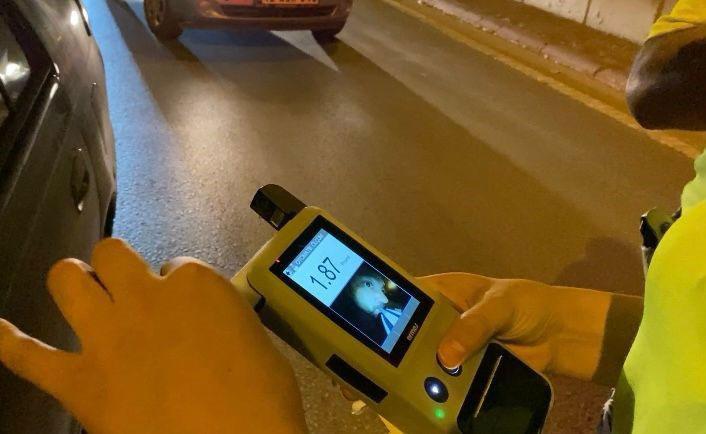 Çevirmeye yakalanan alkollü şoför, ehliyetine el konulunca sarsıntıları evvelce bildiğini sav etti 2 cevirmeye yakalanan alkollu sofor ehliyetine el konulunca sarsintilari evvelce bildigini sav etti 0 D9RAIvc8