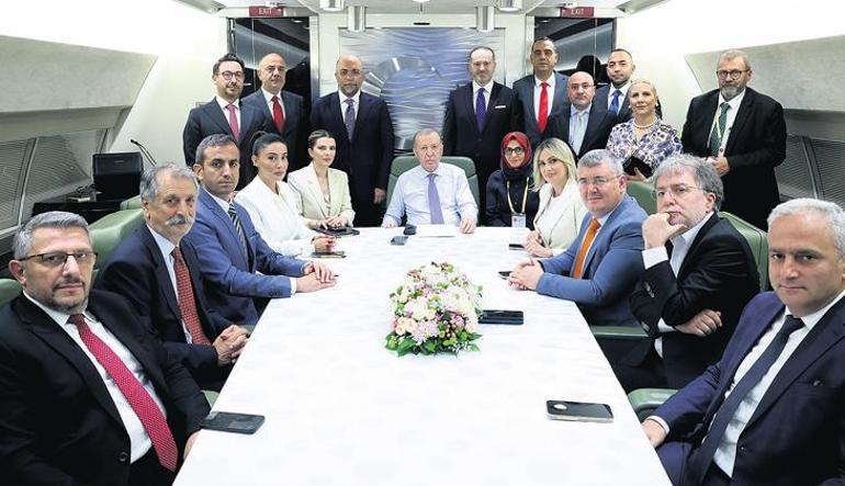 Cumhurbaşkanı Erdoğan, KKTC dönüşünde uçakta kıymetli iletiler verdi: ‘Şara’yı yalnız bırakmayacağız’ 2 cumhurbaskani erdogan kktc donusunde ucakta kiymetli iletiler verdi sarayi yalniz birakmayacagiz 0 1vVwnq2Q
