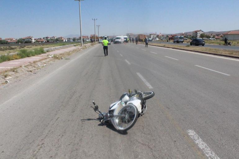 Ehliyetsiz motosiklet şoförü polise çarptı! 'Dur' ihtarına uymadı 2 ehliyetsiz motosiklet soforu polise carpti dur ihtarina uymadi 0 6zKEMXWa