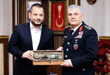 ertugrul dogandan jandarma genel kumandani orgeneral ali cardakciya ziyaret wEJlB1kU