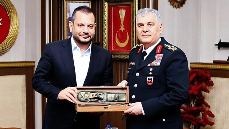 Ertuğrul Doğan’dan Jandarma Genel Kumandanı Orgeneral Ali Çardakcı’ya ziyaret 1 ertugrul dogandan jandarma genel kumandani orgeneral ali cardakciya ziyaret wEJlB1kU
