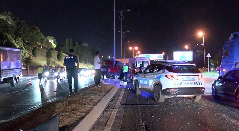 Eyüpsultan'da araba aydınlatma direğine çarptı! Şoför hayatını kaybetti 3 eyupsultanda araba aydinlatma diregine carpti sofor hayatini kaybetti 1 TA8RrWZY