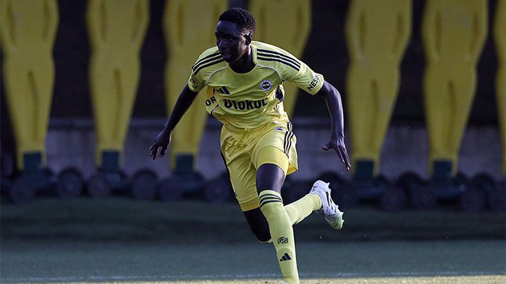 fenerbahcede yeni transfer kampa katildi vizesi cikti T5uYrjcT