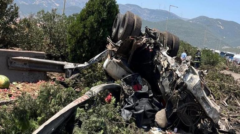 Gaziantep’te dehşetli kaza: 2 kişi hayatını kaybetti 2 gaziantepte dehsetli kaza 2 kisi hayatini kaybetti 0 pe4GWGhB