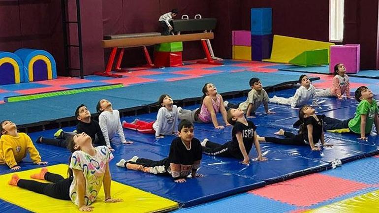 Gençlik ve Spor Bakanlığı’nın gençlik kamplarında cümbüş ve eğitim bir ortada 2 genclik ve spor bakanliginin genclik kamplarinda cumbus ve egitim bir ortada 0 q4fq1bkW