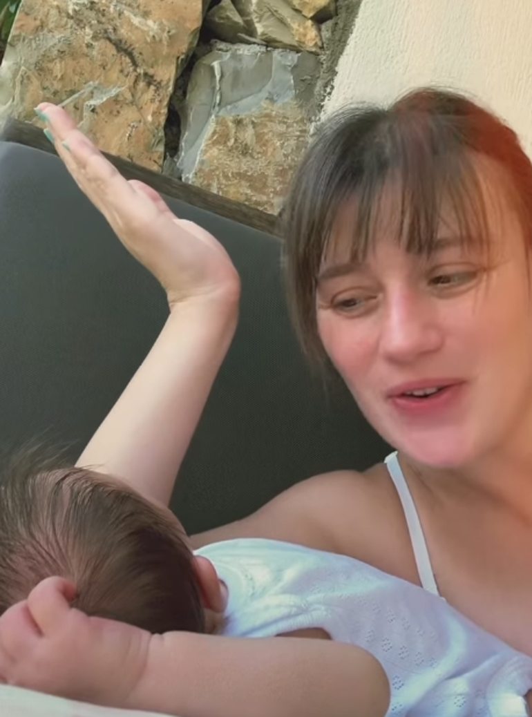 gizem karaca bebegi ile keyifli anlarini paylasti butun gece uyumadi cimcik 3